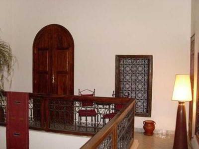 Riad White Flowers