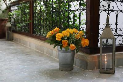 Riad White Flowers