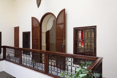 Riad White Flowers