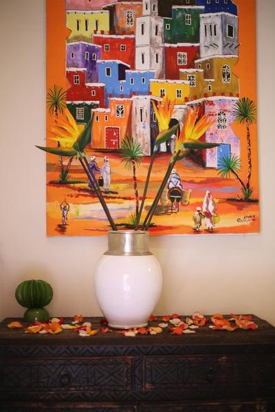 Riad White Flowers
