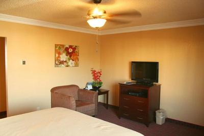 Pacific Inn & Suites