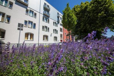 Novina Tillypark Hotel