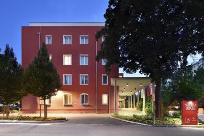 Novina Tillypark Hotel