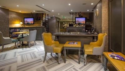 Aston Hotel