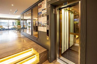 Aston Hotel