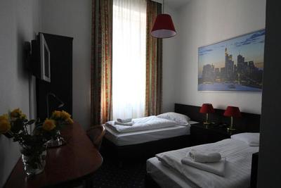 Carlton Hotel