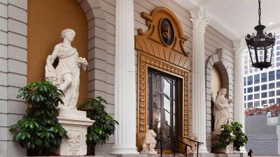 Le Pavillon, New Orleans, a Tribute Portfolio