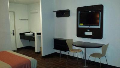 Motel 6 Oceanside Marina