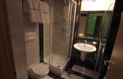 Lirak Hotel