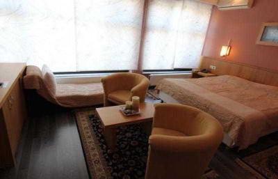 Lirak Hotel