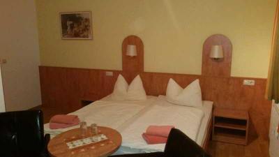 Gast Und Logierhaus Goldene Henne