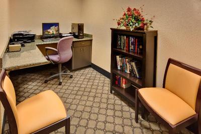 Holiday Inn & Suites Bakersfield