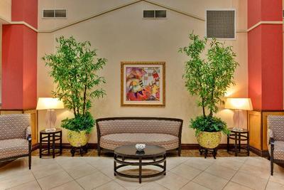 Holiday Inn & Suites Bakersfield