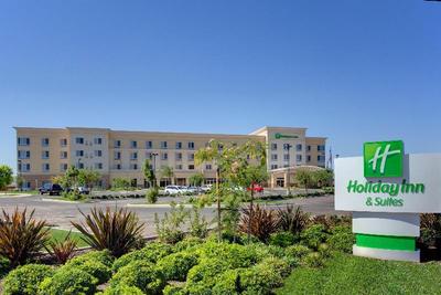 Holiday Inn & Suites Bakersfield