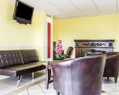 Econo Lodge Inn & Suites East Matthews