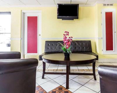 Econo Lodge Inn & Suites East Matthews