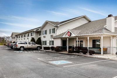 Econo Lodge Inn and Suites Dickson