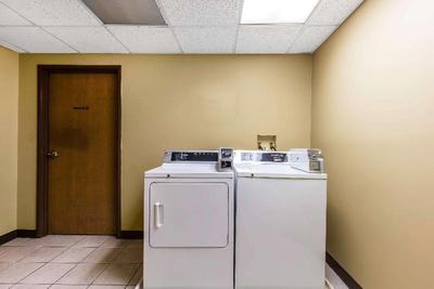 Econo Lodge Inn and Suites Dickson
