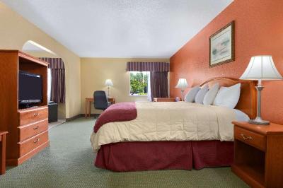 Days Inn by Wyndham Lumberton