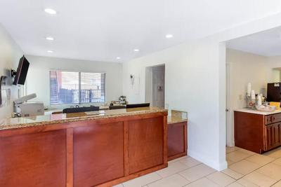 Howard Johnson & Suites by Wyndham Chula Vista
