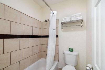 Howard Johnson & Suites by Wyndham Chula Vista