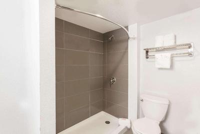 Howard Johnson by Wyndham San Diego Hotel Circle