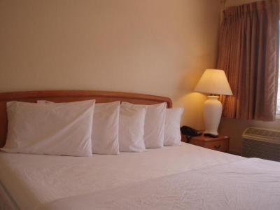 Knights Inn & Suites