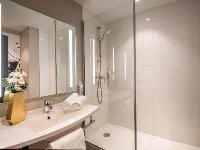 Ibis Pau Lescar