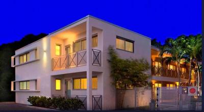 1818 Meridian House by Eskape Collection