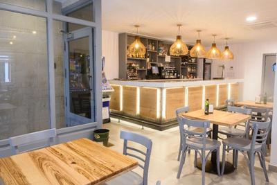 Hostal Restaurante La Isla S.L.