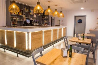 Hostal Restaurante La Isla S.L.
