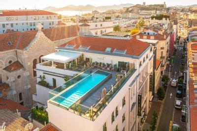 Five Seas Hotel