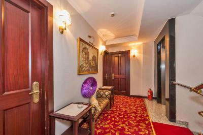 Daphne Hotel