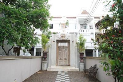 At Niman Conceptual Home