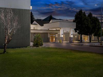 Yellowstone Park Inn & Suites