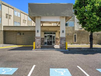 Yellowstone Park Inn & Suites