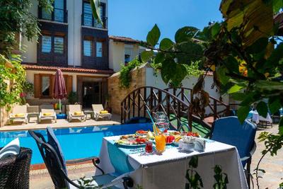 Castle Old Town Hotel