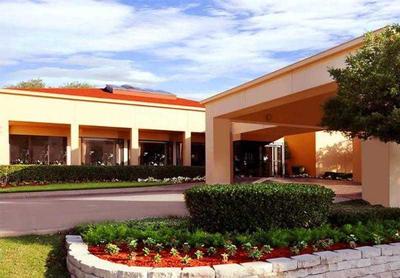 Courtyard Dallas Richardson at Spring Valley