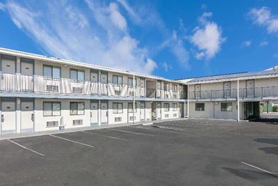 Super 8 by Wyndham Bishop