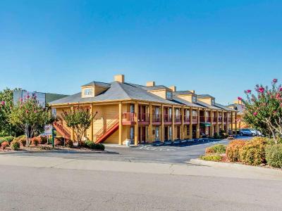 Quality Inn Bessemer I-20 exit 108