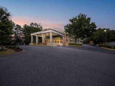 Days Inn by Wyndham Galleria-Birmingham