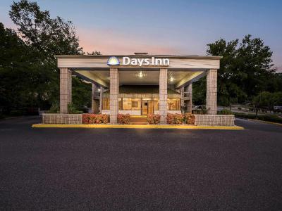 Days Inn by Wyndham Galleria-Birmingham