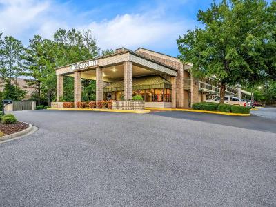 Days Inn by Wyndham Galleria-Birmingham
