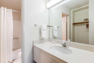 Super 8 by Wyndham Bakersfield/Central