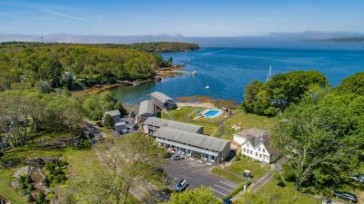 Smugglers Cove Inn Oceanfront Resort
