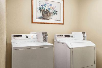 Days Inn & Suites by Wyndham Bozeman