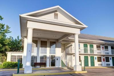 Econo Lodge Branson Theater District