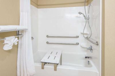 Microtel Inn & Suites By Wyndham North Canton