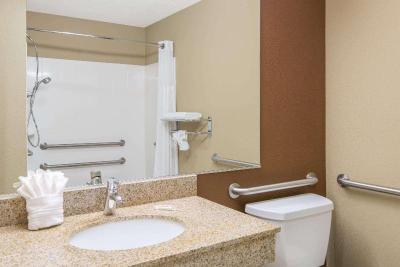 Microtel Inn & Suites By Wyndham North Canton