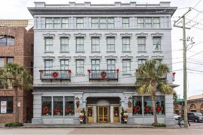 Market Pavilion Hotel